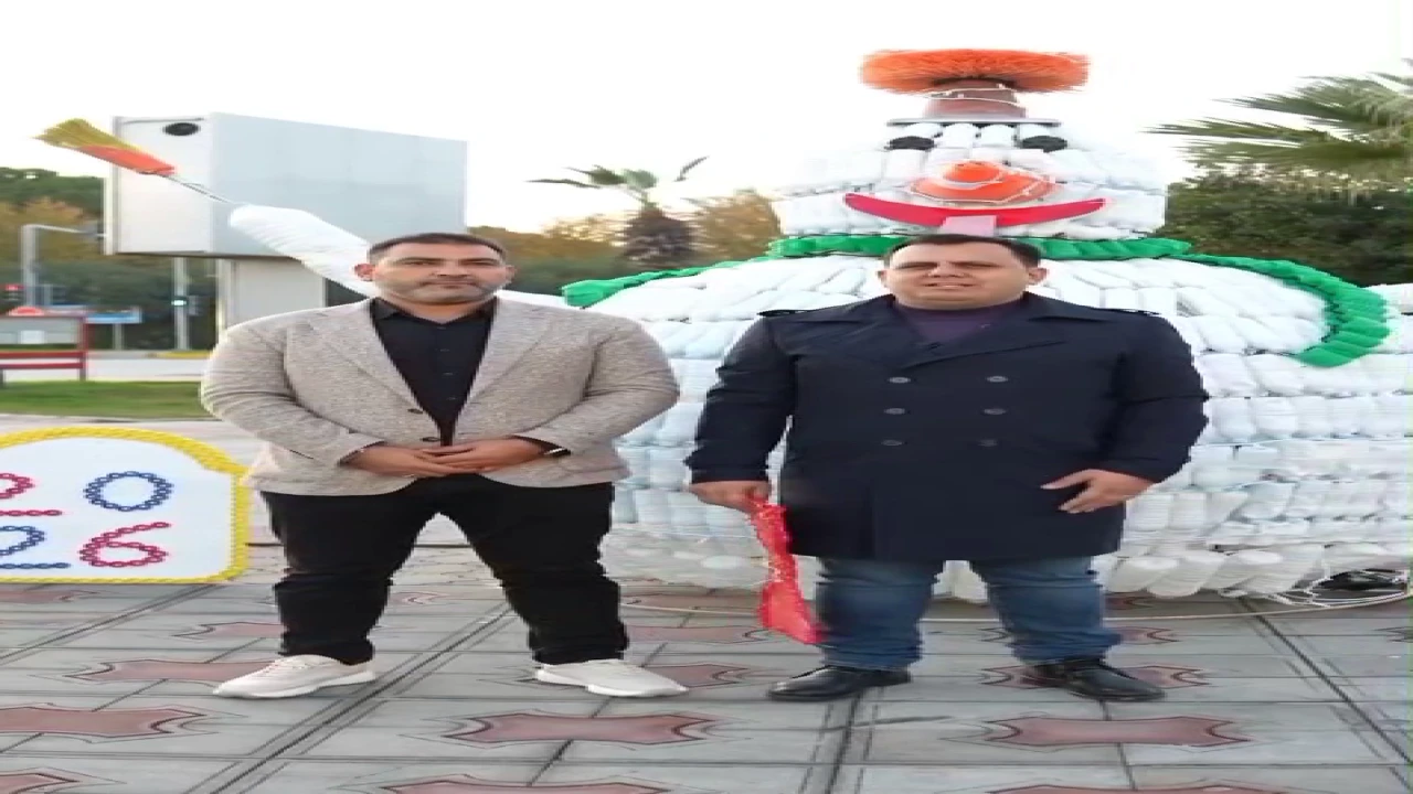 Dalaman da 2026 Pet Şişeden Tasarlanan Çam Ağacı ve Kardan Adam