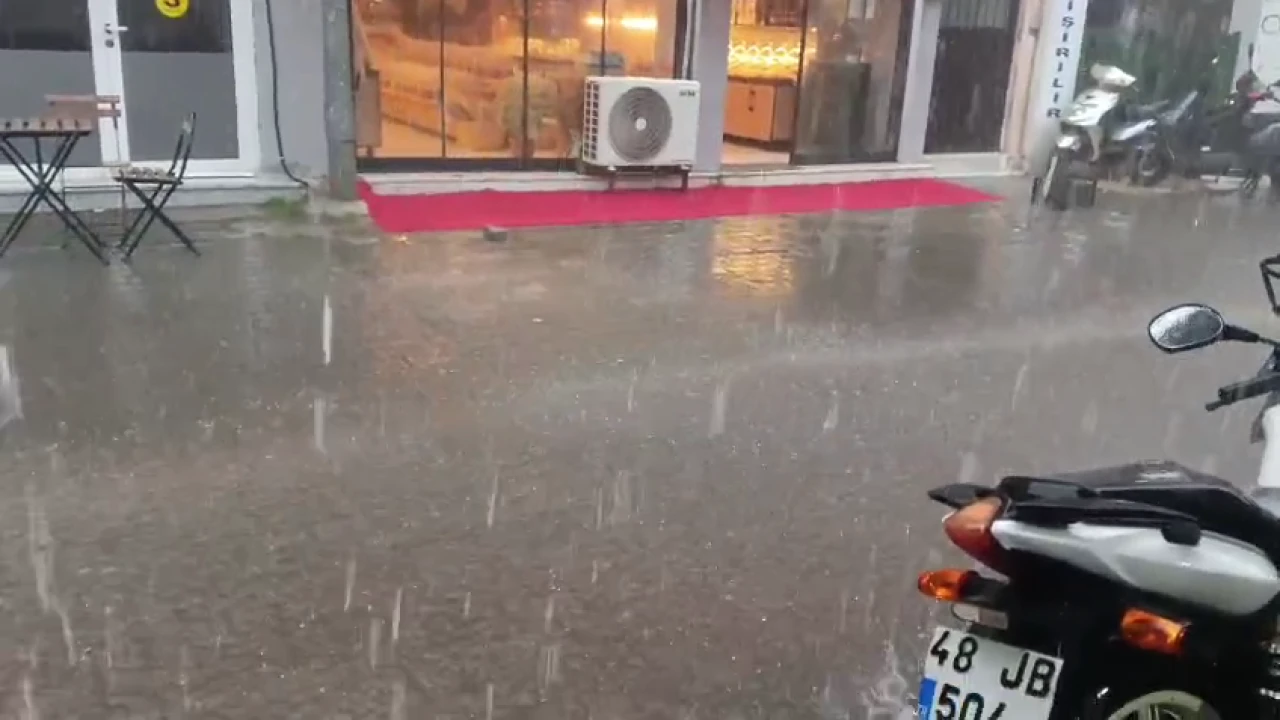 Meteoroloji Uyarıları Gerçek Oldu: Dalaman’da Sağanak Yağış Etkili Oldu