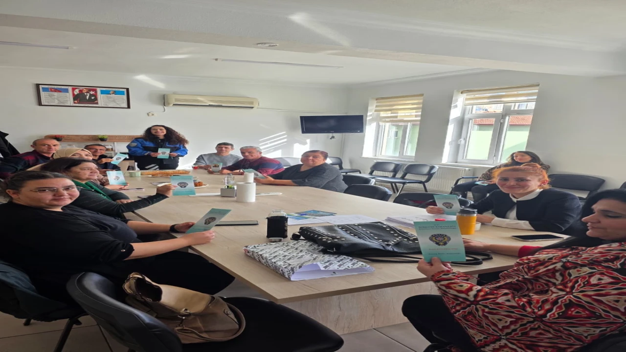 Dalaman’da Öğrencilere "Güvenli Gelecek" Eğitimi: Polis ve Okul El Ele!