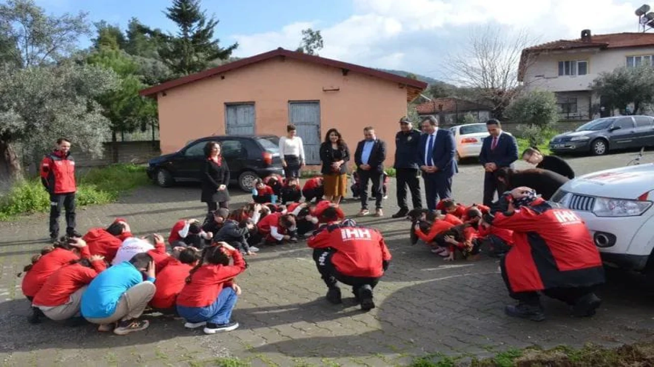 Kargınkürü İlkokulu’nda Protokol Katılımıyla Deprem Tatbikatı Gerçekleştirildi
