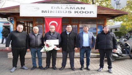 BAŞKAN DURMUŞ’TAN DUYARLI ŞOFÖRE HEDİYE ÇEKİ